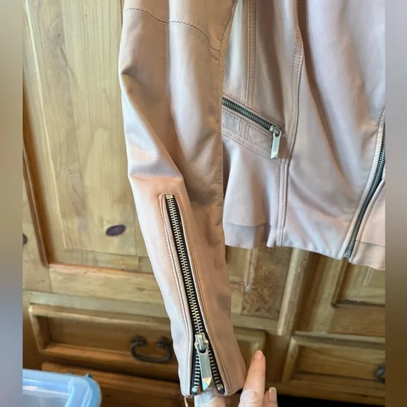 BCBG dusky pink 100% leather peplum jacket Size:Medium Professionally DryCleaned - Picture 7 of 15